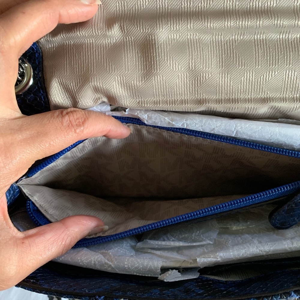 Michael Kors Sloan electric blue embossed leather - Picture 6 of 8